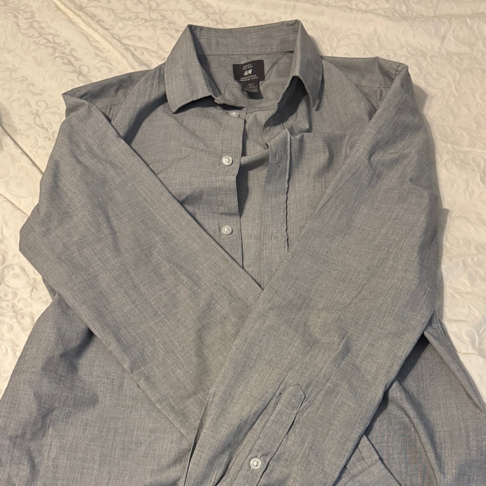 H&M Men's Light Gray Casual Button Down Shirt